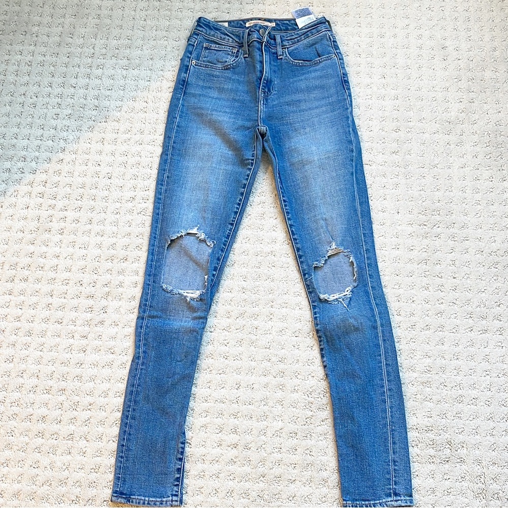 Levi 721 Highrise Skinny Distressed Jeans